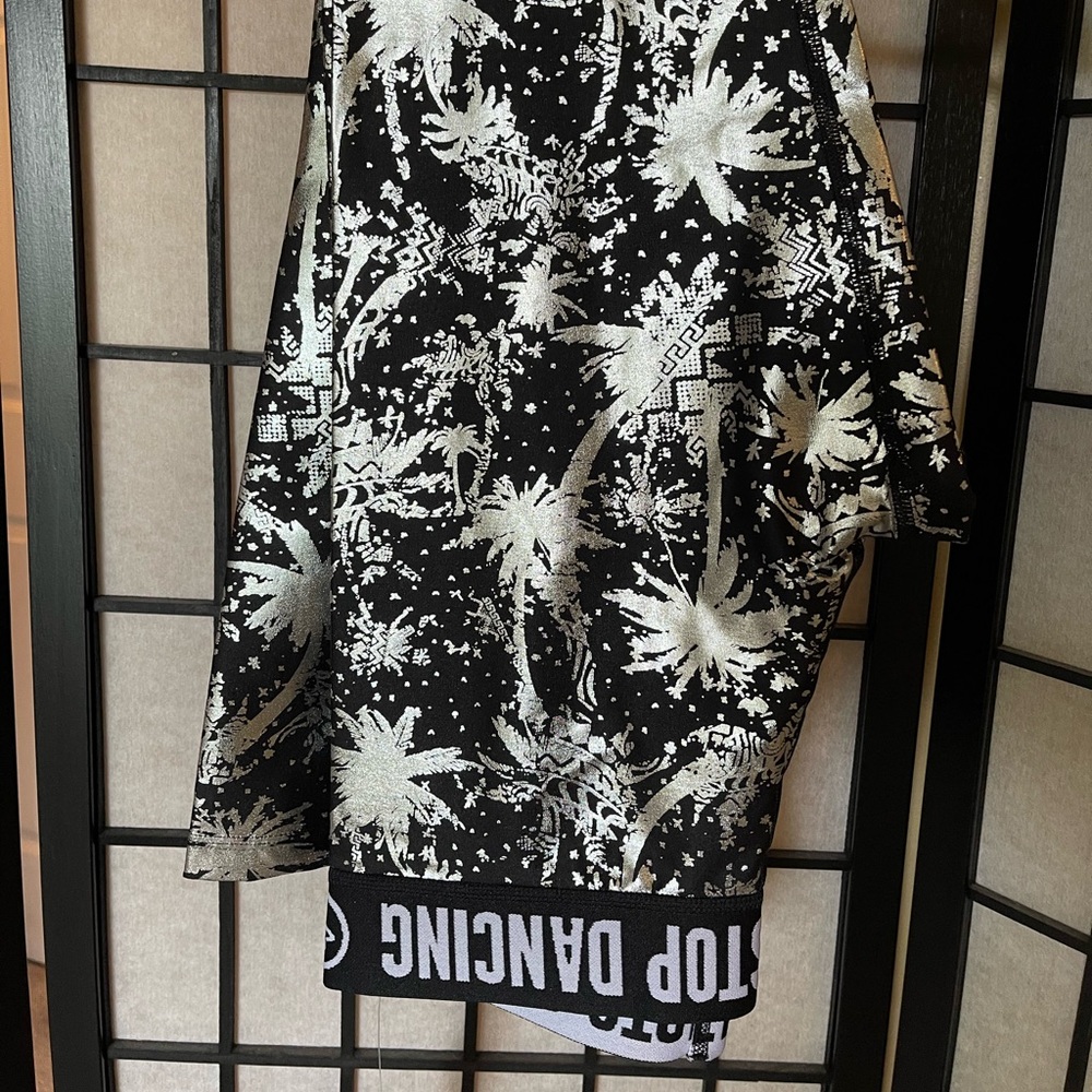 Zumba Never Stop Shinin' Leggings in Black/Silver Size M Hard to Find